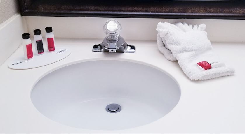 Imagen de la habitación del Hotel Ramada and Conference Center By Wyndham Plymouth. Foto 7