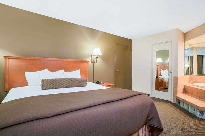 Imagen de la habitación del Hotel Ramada and Conference Center By Wyndham Plymouth. Foto 9