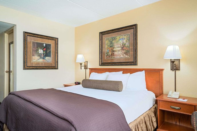 Imagen de la habitación del Hotel Ramada and Conference Center By Wyndham Plymouth. Foto 12