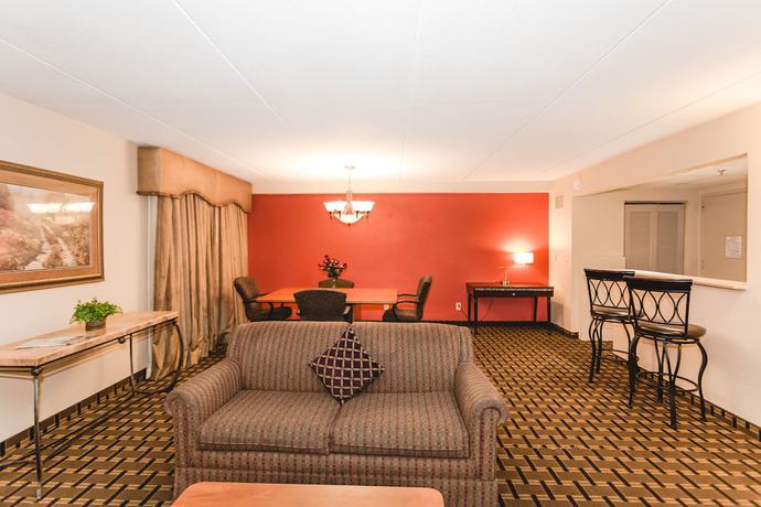 Imagen de la habitación del Hotel Ramada and Conference Center By Wyndham Plymouth. Foto 15