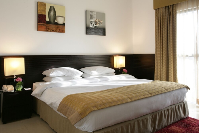Imagen de la habitación del Hotel Ramada and Suites By Wyndham Ajman. Foto 6