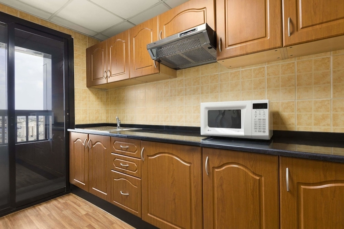 Imagen de la habitación del Hotel Ramada and Suites By Wyndham Ajman. Foto 10