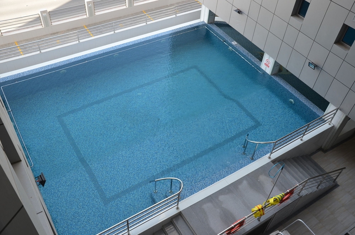 Imagen de la piscina del Hotel Ramada and Suites By Wyndham Amwaj Islands Manama. Foto 11