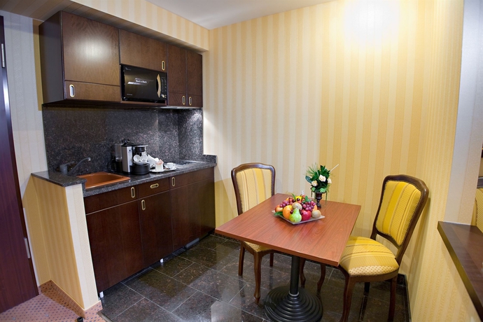 Imagen de la habitación del Hotel Ramada and Suites By Wyndham Bucharest North. Foto 3