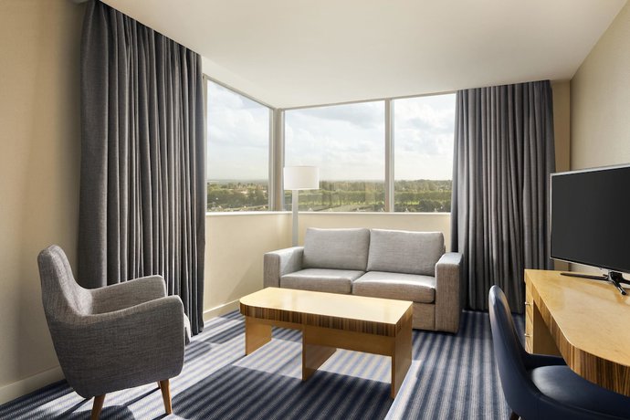 Imagen de la habitación del Hotel Ramada and Suites By Wyndham Coventry. Foto 11