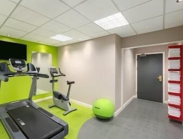 Imagen de los interiores del Hotel Ramada and Suites By Wyndham Coventry. Foto 20
