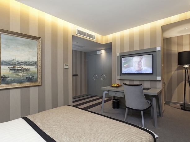 Imagen de la habitación del Hotel Ramada and Suites By Wyndham Istanbul Sisli. Foto 9