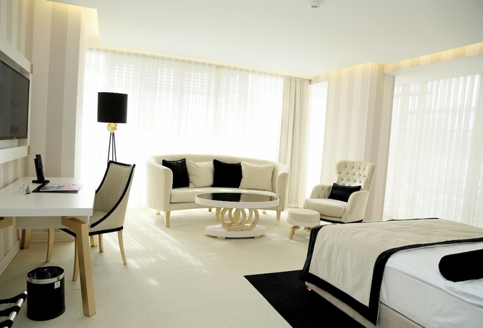 Imagen de la habitación del Hotel Ramada and Suites By Wyndham Istanbul Sisli. Foto 10