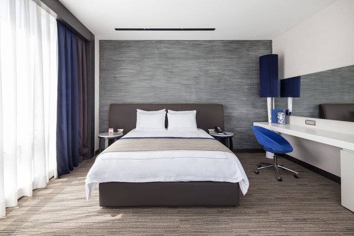 Imagen de la habitación del Hotel Ramada and Suites By Wyndham Izmir Kemalpasa. Foto 3