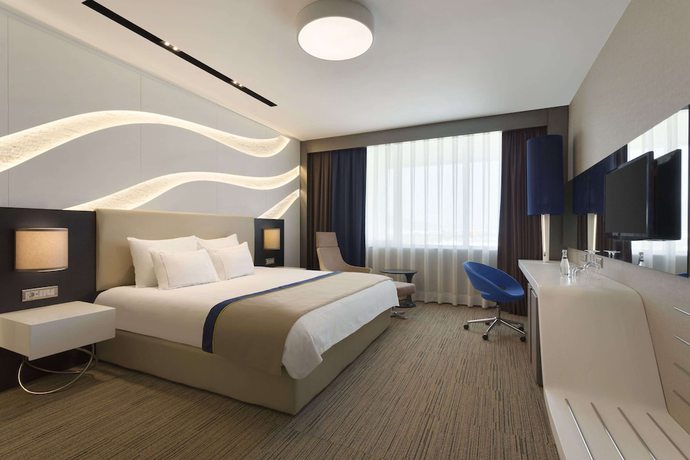 Imagen de la habitación del Hotel Ramada and Suites By Wyndham Izmir Kemalpasa. Foto 4