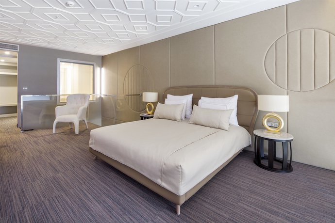 Imagen de la habitación del Hotel Ramada and Suites By Wyndham Izmir Kemalpasa. Foto 13