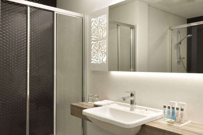 Imagen de la habitación del Hotel Ramada and Suites By Wyndham Izmir Kemalpasa. Foto 18