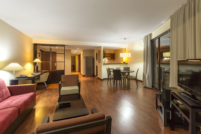 Imagen de los interiores del Hotel Ramada and Suites Noumea. Foto 12