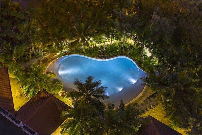 Imagen de la piscina del Hotel Ramada and Suites Noumea. Foto 16