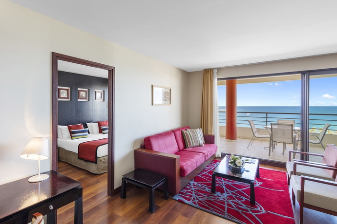 Imagen de los interiores del Hotel Ramada and Suites Noumea. Foto 15