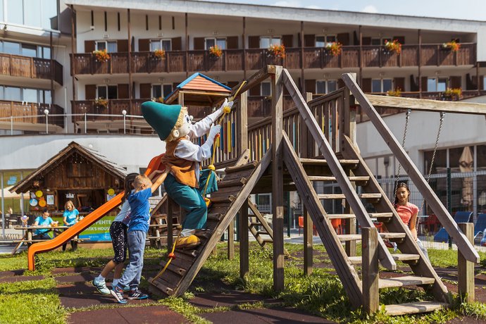 Imagen de los exteriores del Hotel Ramada and Suites by Wyndham Kranjska Gora. Foto 18