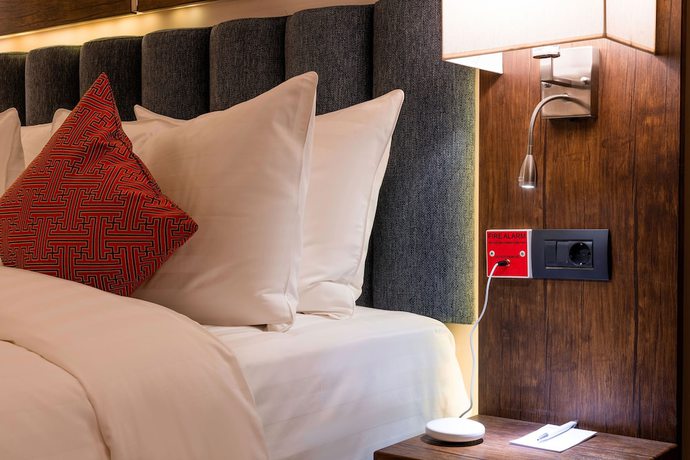 Imagen de la habitación del Hotel Ramada and Suites by Wyndham Yerevan. Foto 4