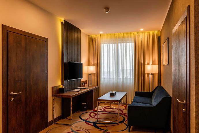Imagen de la habitación del Hotel Ramada and Suites by Wyndham Yerevan. Foto 7