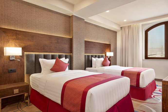 Imagen de la habitación del Hotel Ramada and Suites by Wyndham Yerevan. Foto 8