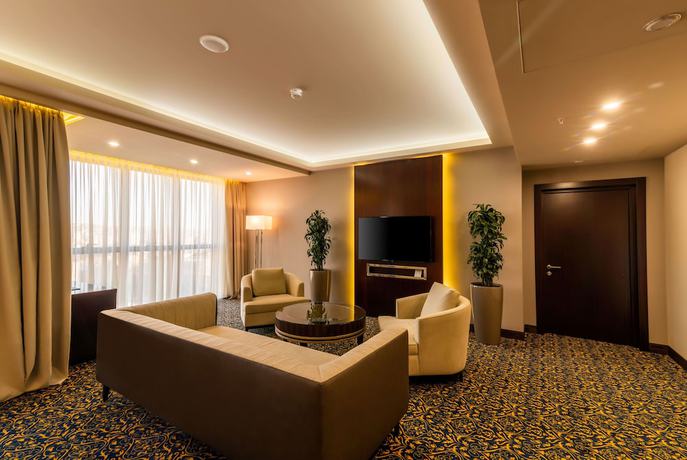 Imagen de la habitación del Hotel Ramada and Suites by Wyndham Yerevan. Foto 10