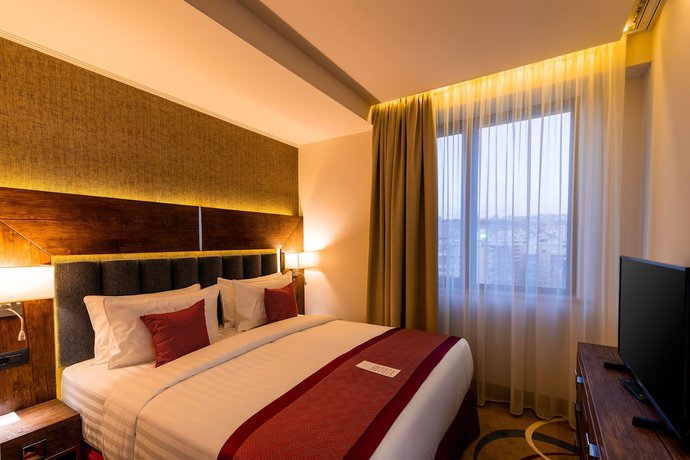 Imagen de la habitación del Hotel Ramada and Suites by Wyndham Yerevan. Foto 11