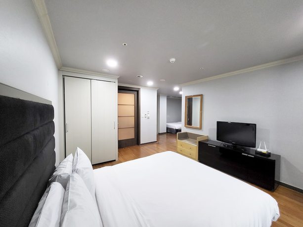 Imagen de la habitación del Hotel Ramada and suites Seoul Namdaemun. Foto 10