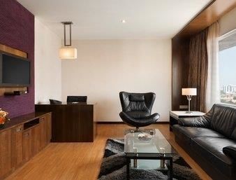 Imagen general del Hotel Ramada by Wyndham Ahmedabad. Foto 2