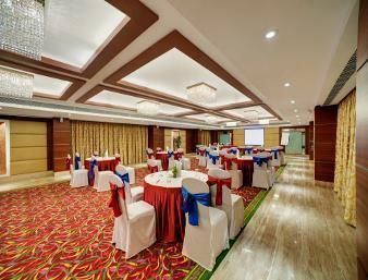 Imagen de los interiores del Hotel Ramada by Wyndham Ahmedabad. Foto 15