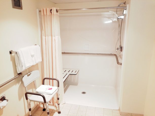 Imagen de la habitación del Hotel Ramada by Wyndham Alpena Hotel & Conference Center. Foto 7