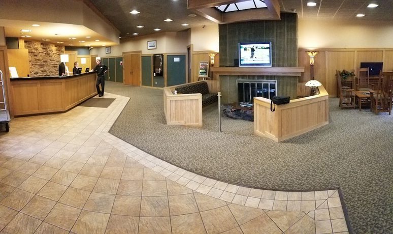 Imagen de los interiores del Hotel Ramada by Wyndham Alpena Hotel & Conference Center. Foto 19