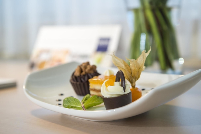 Imagen de la habitación del Hotel Ramada by Wyndham Amsterdam Airport Schiphol. Foto 8