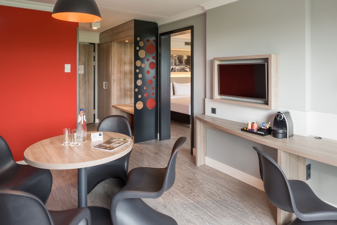 Imagen del bar/restaurante del Hotel Ramada by Wyndham Amsterdam Airport Schiphol. Foto 4