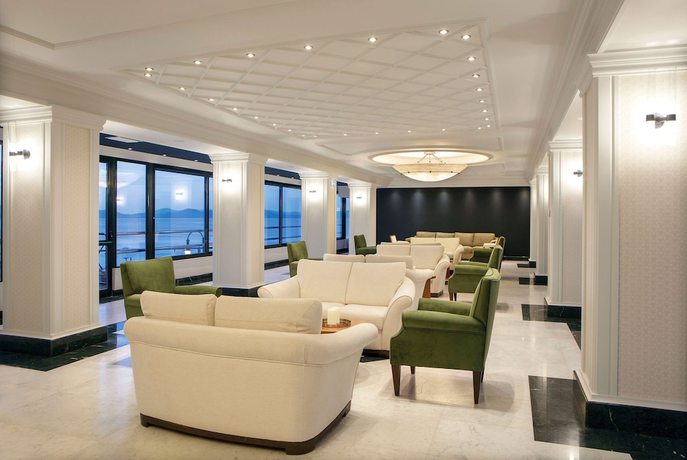 Imagen de los interiores del Hotel Ramada by Wyndham, Athens Club Attica Riviera. Foto 12