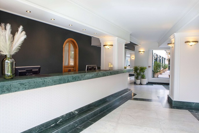 Imagen de los interiores del Hotel Ramada by Wyndham, Athens Club Attica Riviera. Foto 14