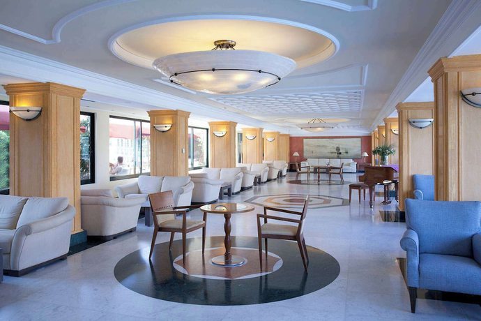 Imagen de los interiores del Hotel Ramada by Wyndham, Athens Club Attica Riviera. Foto 15