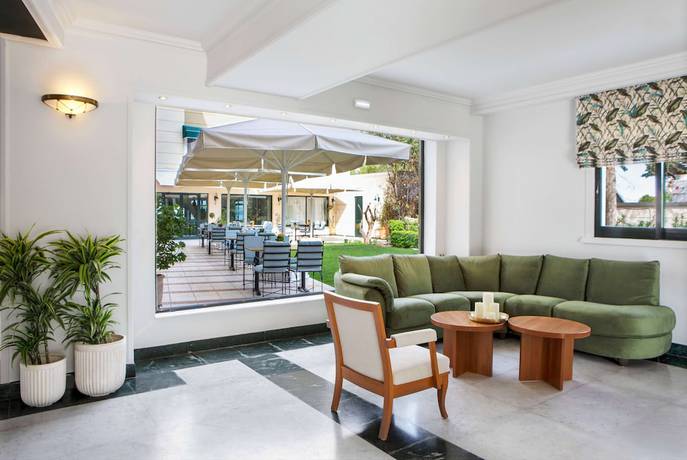 Imagen de los interiores del Hotel Ramada by Wyndham, Athens Club Attica Riviera. Foto 19