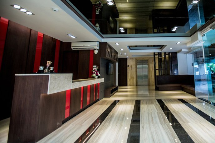 Imagen general del Hotel Ramada by Wyndham Bangkok Ten Ekamai Residences. Foto 1