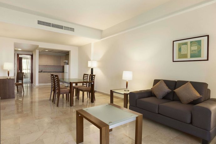 Imagen de la habitación del Hotel Ramada by Wyndham Beach Hotel Ajman. Foto 5