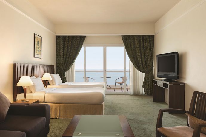 Imagen de la habitación del Hotel Ramada by Wyndham Beach Hotel Ajman. Foto 9