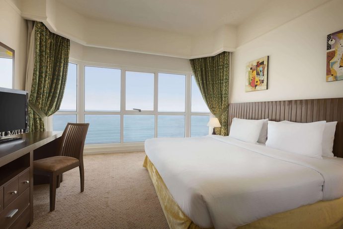 Imagen de la habitación del Hotel Ramada by Wyndham Beach Hotel Ajman. Foto 12