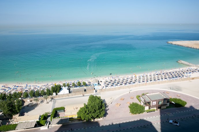 Imagen general del Hotel Ramada by Wyndham Beach Hotel Ajman. Foto 1