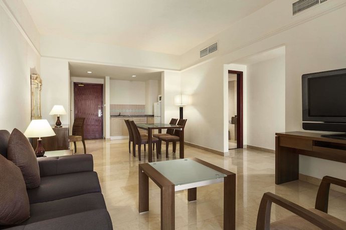 Imagen de la habitación del Hotel Ramada by Wyndham Beach Hotel Ajman. Foto 16