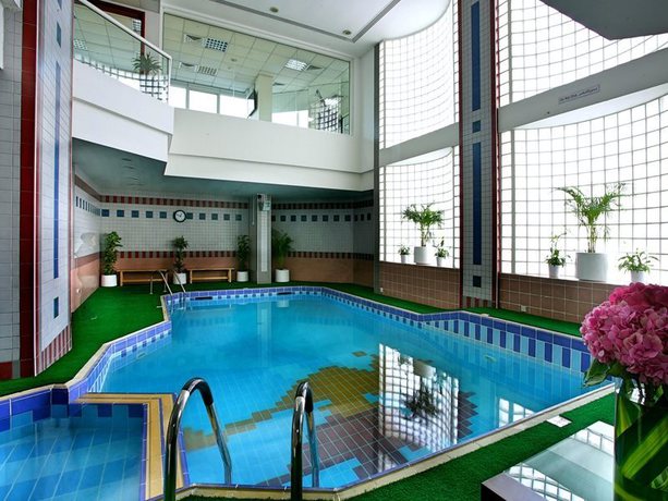 Imagen general del Hotel Ramada by Wyndham Beach Hotel Ajman. Foto 2