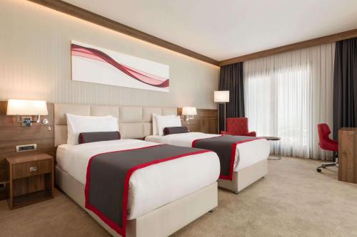 Imagen de la habitación del Hotel Ramada by Wyndham Beylikduzu. Foto 5