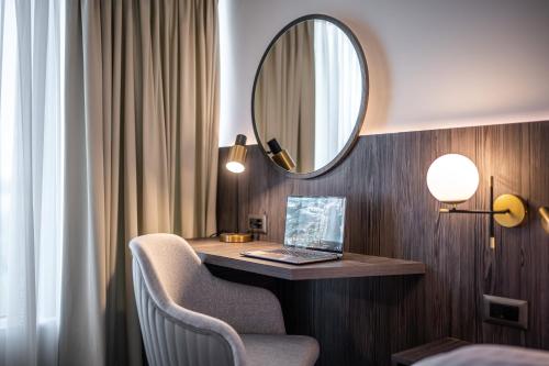 Imagen de la habitación del Hotel Ramada by Wyndham Bucharest Otopeni Airport. Foto 16