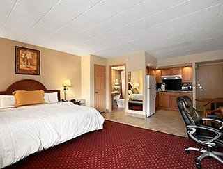 Imagen de la habitación del Hotel Ramada by Wyndham Butler/Tesla Biohealing Resort. Foto 9