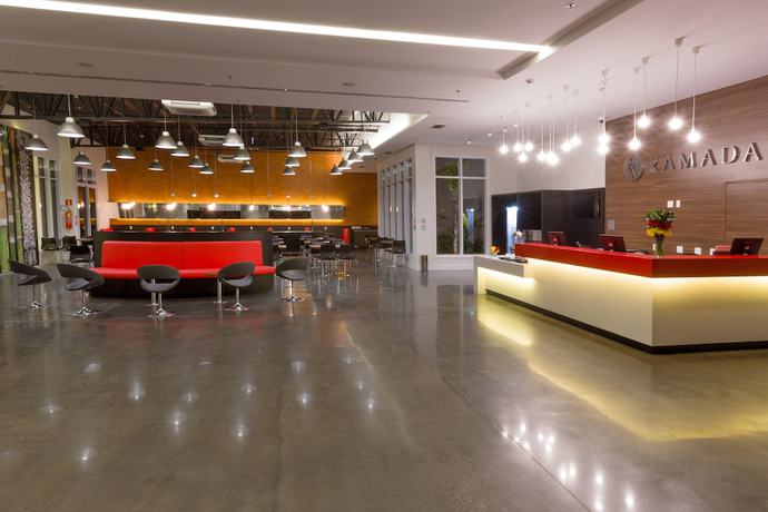 Imagen de los interiores del Hotel Ramada by Wyndham Campinas Viracopos. Foto 19