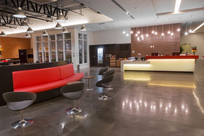 Imagen de los interiores del Hotel Ramada by Wyndham Campinas Viracopos. Foto 20