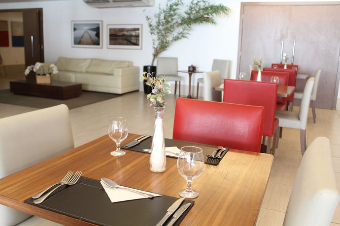 Imagen de los interiores del Hotel Ramada by Wyndham Campos dos Goytacazes Hotel & Suites. Foto 9