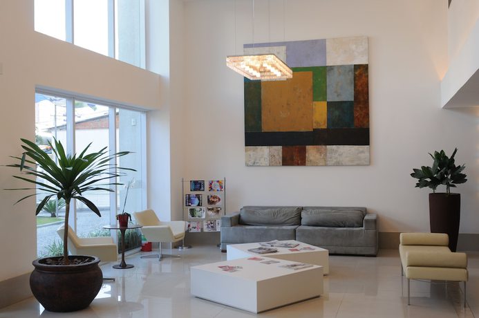 Imagen de los interiores del Hotel Ramada by Wyndham Campos dos Goytacazes Hotel & Suites. Foto 10